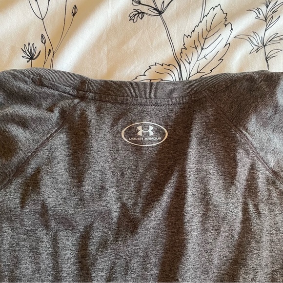 Under Armour Women’s HeatGear Short Sleeve Crew Neck Shirt - Gray - size L - Picture 4 of 6